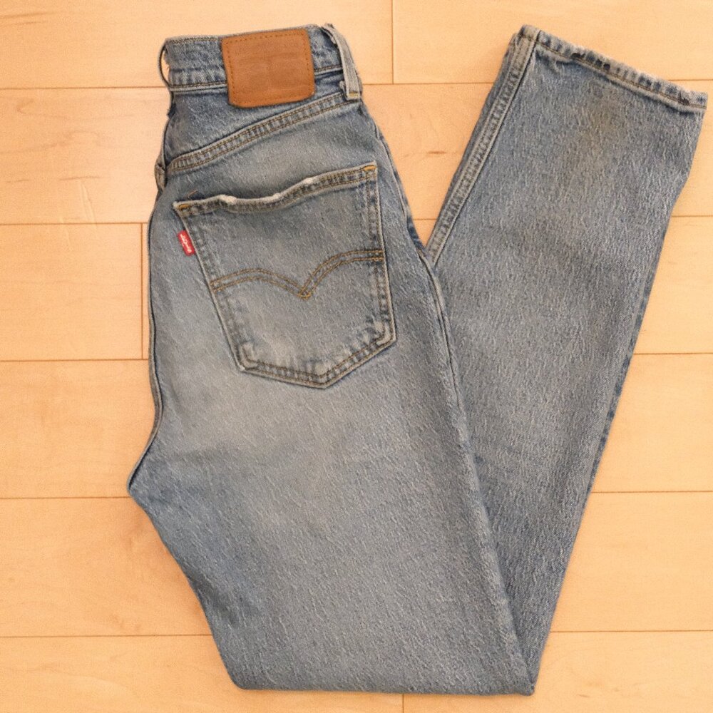 Levi’s 70s High Slim Straight Jeans – Light Wash – Size 27